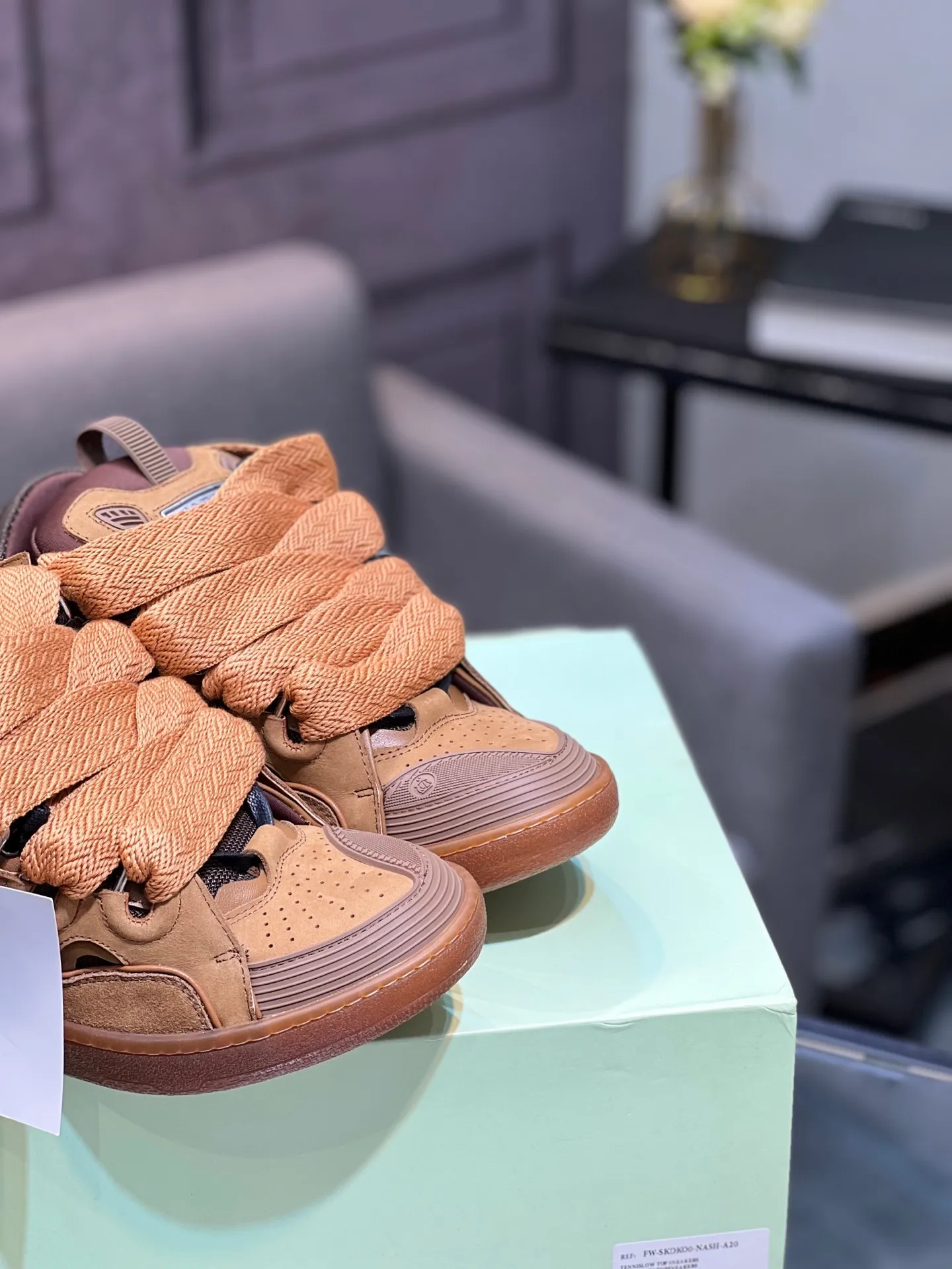 Men's men's shoes💰780 [LANVIN] Latest lace-up fashionable casual sneakers for couples High-quality CLAY couple series‼ ️ The latest trendy products of the season 🌈Many bloggers have planted grass and purchased the original open-mold customization. The upper and outsole are sewn with mark threads without edge sealing. Multiple material splicing combination design. Very versatile for fashionable and casual wear. Comfortable on the feet. Recommended for self-retention (upper cowhide + cow suede + breathable mesh) inner foot pad cowhide exclusive original open-mold clear logo rubber outsole ⚠️36-44 yards (45 custom-made)